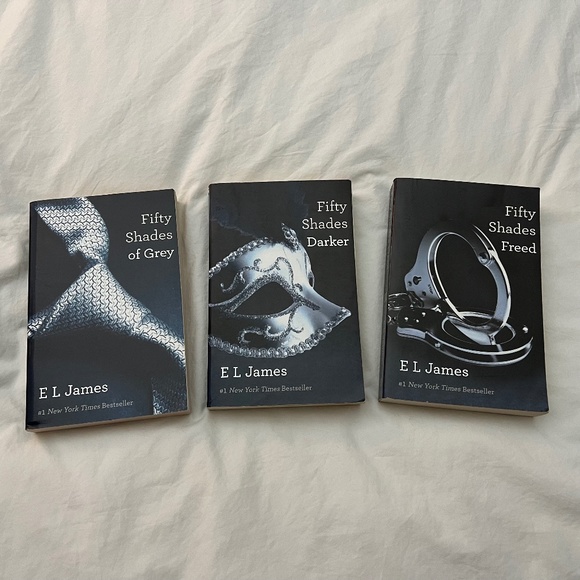 EL JAMES Fifty Shades Trilogy - Picture 1 of 10